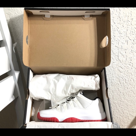 Jordan 11 Retro Low White Red (2012) Size:5y - Picture 5 of 7